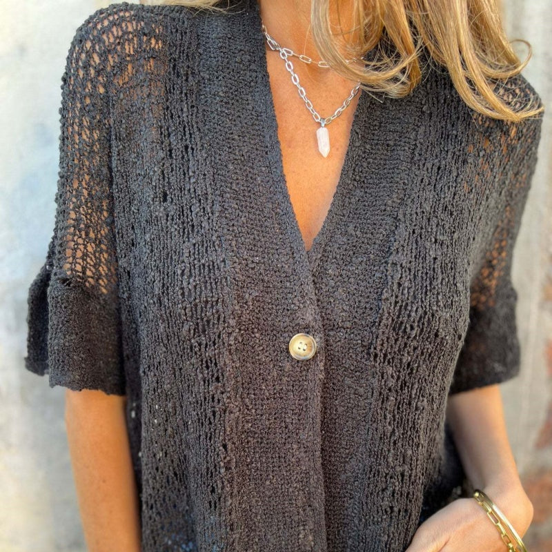 Isabella - Plain knitted top for women with a button